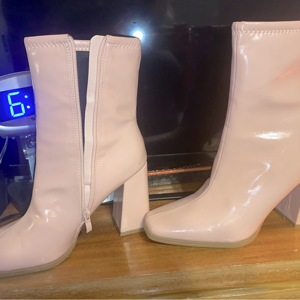 New beautiful go go pink Ariana Grande boots like